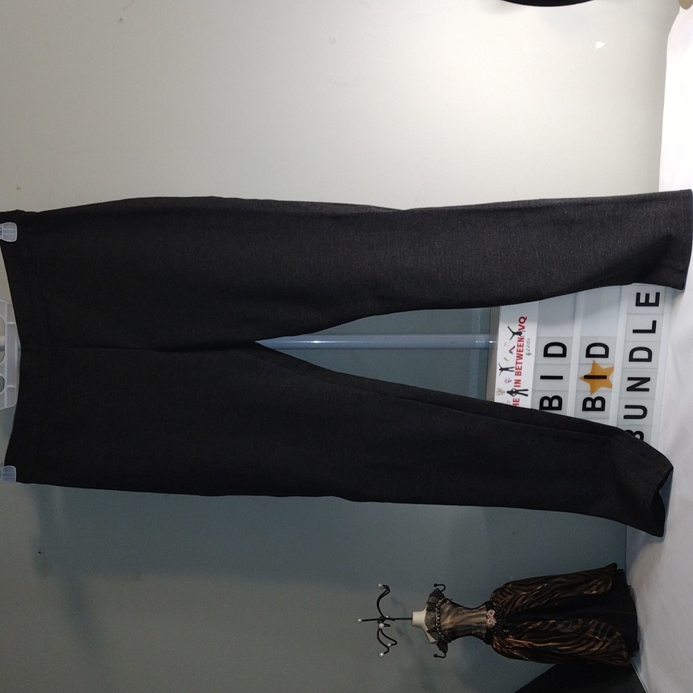 Studio M stretchy pant NWOT